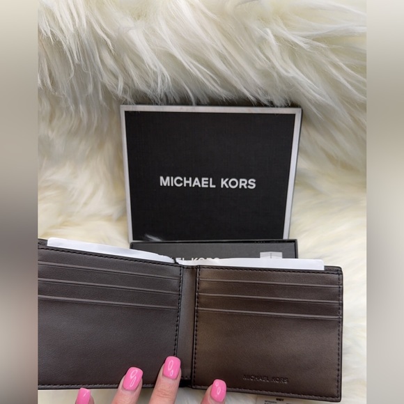 Michaels Kors Billfold Wallet - Picture 5 of 10